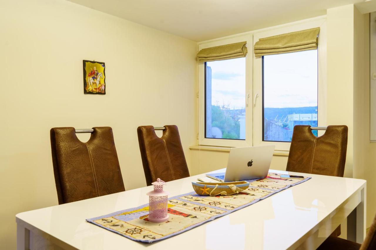 Centrally Located Apartment In Varna Eksteriør billede